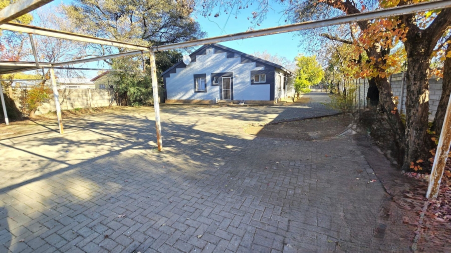 11 Bedroom Property for Sale in Brandwag Free State